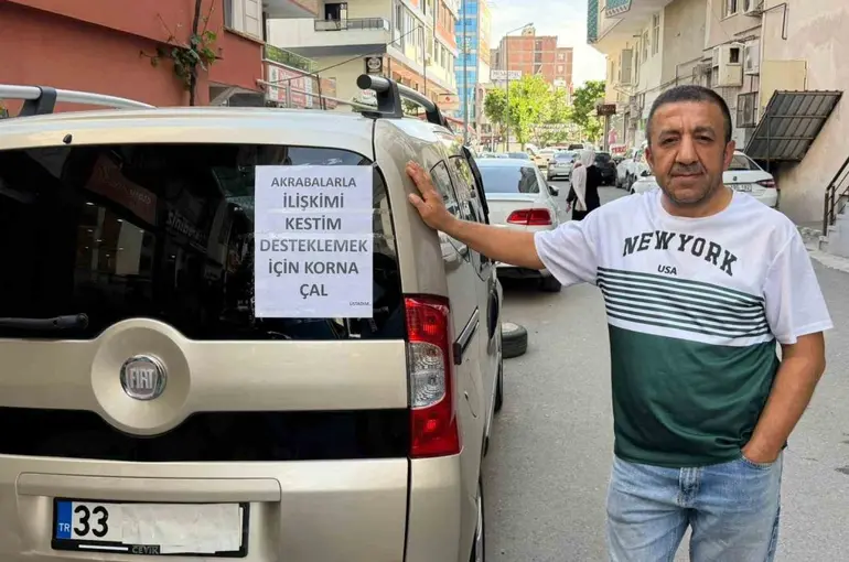 Batmanlı esnaf aracına astığı yazıyla dikkat çekti: "Akrabalarımla ilişkimi kestim"
