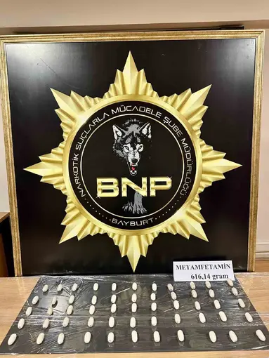 Bayburt’ta 616 gram metamfetaminle yakalanan 2 şüpheli tutuklandı

