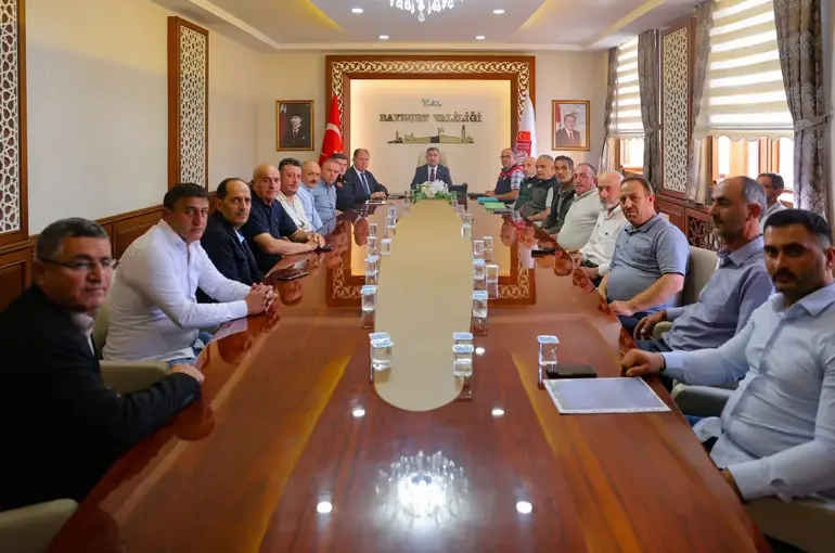 Bayburt’ta muhtarlarla köylerin ihtiyaçları görüşüldü
