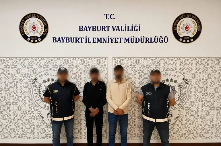 Bayburt’ta sahte belge kullanan 2 düzensiz göçmen yakalandı
