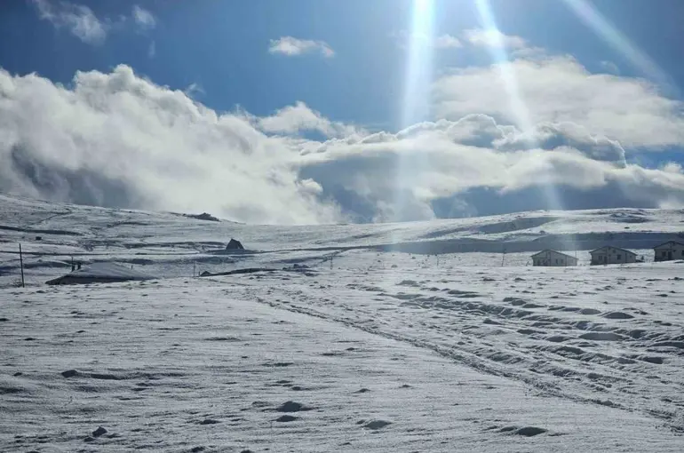 Bayburt’un yüksek kesimlerinde kar erimesine bağlı çığ riski devam ediyor
