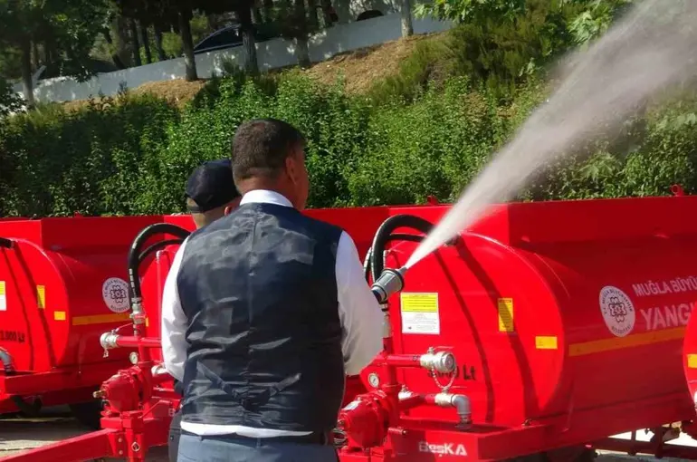 (BEKLESİN) Muğla Büyükşehir’den kırsal mahallelere yangın tankeri desteği
