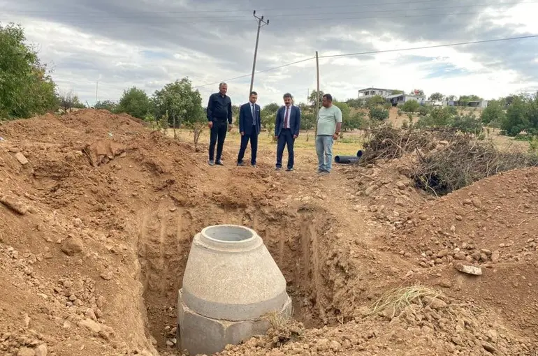 Besni’de KÖYDES kapsamında kanalizasyon çalışmaları sürüyor
