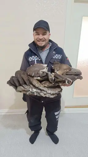 Beyşehir’de doğada bulduğu 10 kiloluk mantar şaşırttı