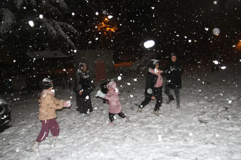 Beyşehir'de kar sevinci