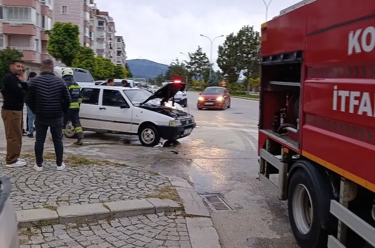 Beyşehir’de seyir halindeki otomobilde yangın paniği