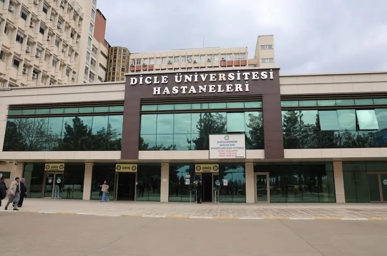 Bıçak parası aldığı için 15 yıla kadar hapis talebi  ile dava açılmıştı, görevine geri döndü
