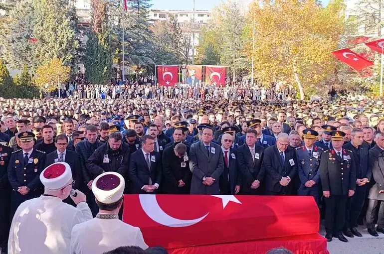 Bilecik şehidini 15 bin kişi ile uğurladı

