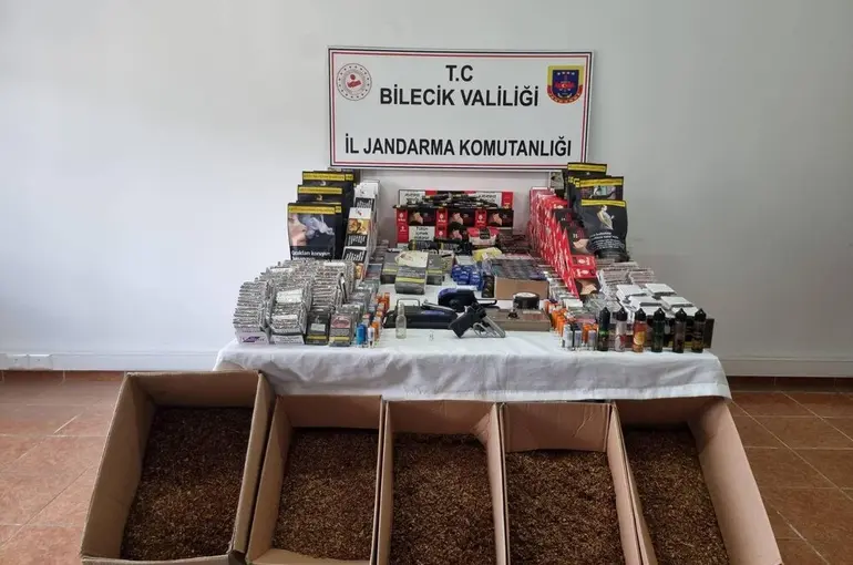 Bilecik'te jandarma baskını: Evler uyuşturucu ve kaçak tütün deposu çıktı