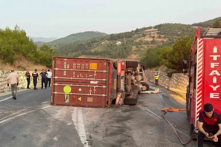 Bilecik’te 2 tır çarpıştı, 1 kişi yaralandı
