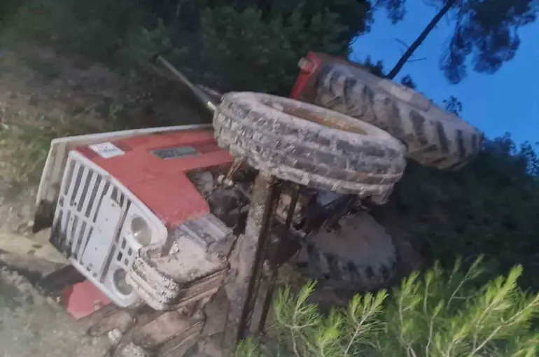 Bilecik’te devrilen traktörün sürücü yaralandı
