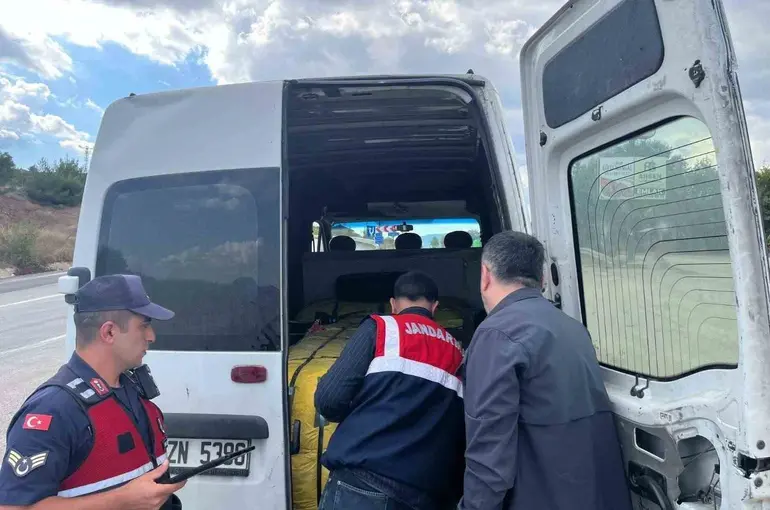 Bilecik’te düzensiz göç uygulamasında 3 aranan şahıs yakalandı
