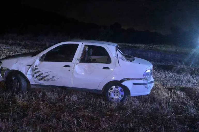 Bilecik’te ehliyetsiz sürücü kaza yaptı: 3 yaralı
