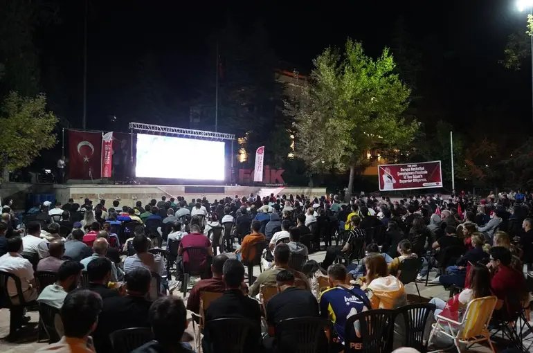 Bilecik’te final heyecanı Cumhuriyet Meydanı’nda yaşandı
