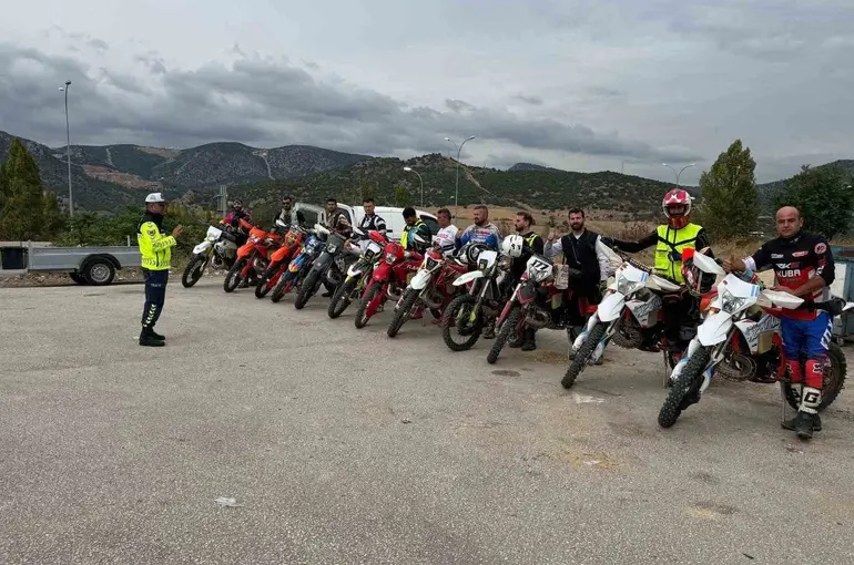 Bilecik’te motosiklet sürücülerine trafik eğitimi
