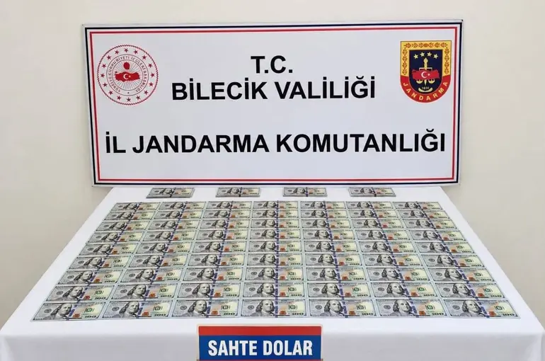 Bilecik’te otomobilde 202 adet sahte dolar ele geçirildi
