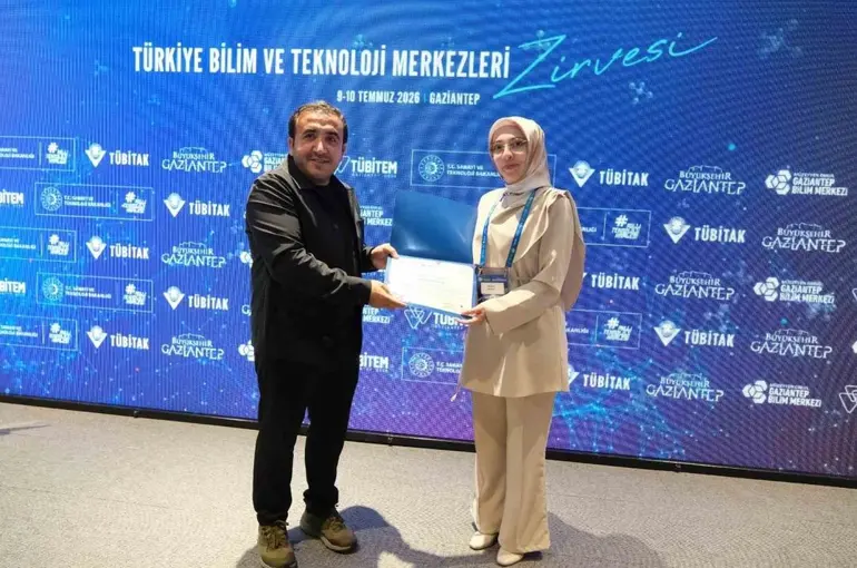 Bilim Uşak Ekibi 5. Türkiye Bilim ve Teknoloji Merkezleri Zirvesi’ne katıldı
