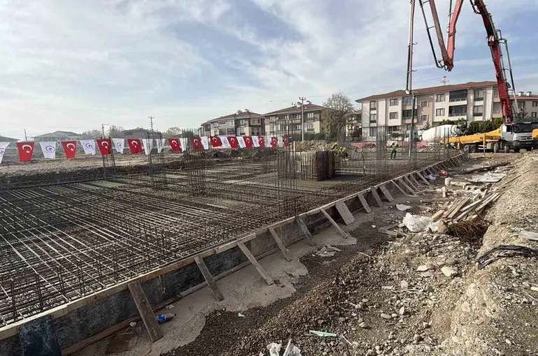Bin 110 metrekare alana dev spor kompleksi
