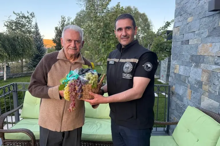 Binali Yıldırım’a Erzincan’daki tarımsal Ar-Ge çalışmaları anlatıldı
