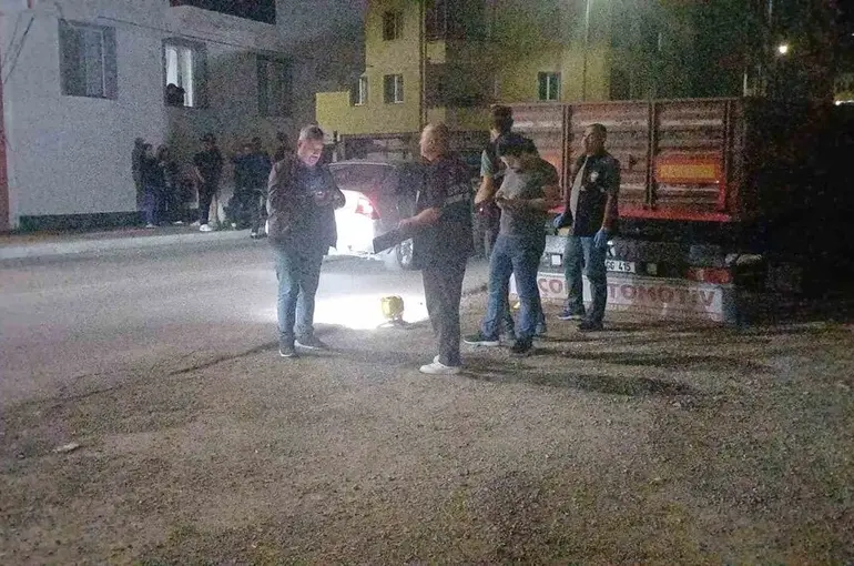 Binayı kurşunlayıp kayıplara karıştılar
