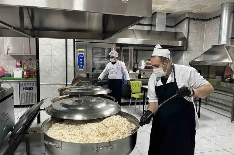 Bingöl’de her gün 2 bin 500 kişilik iftar yemeği
