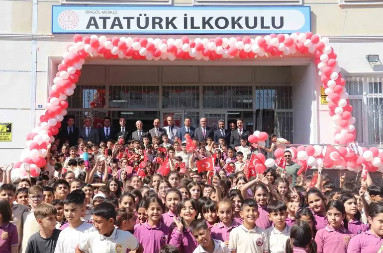 Bingöl’de İlköğretim Haftası coşkuyla kutlandı
