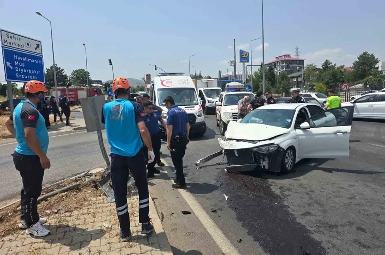 Bingöl’de trafik kazası: 3 yaralı
