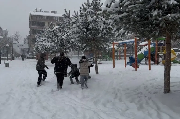 Bingöl’de yoğun kar yağışı
