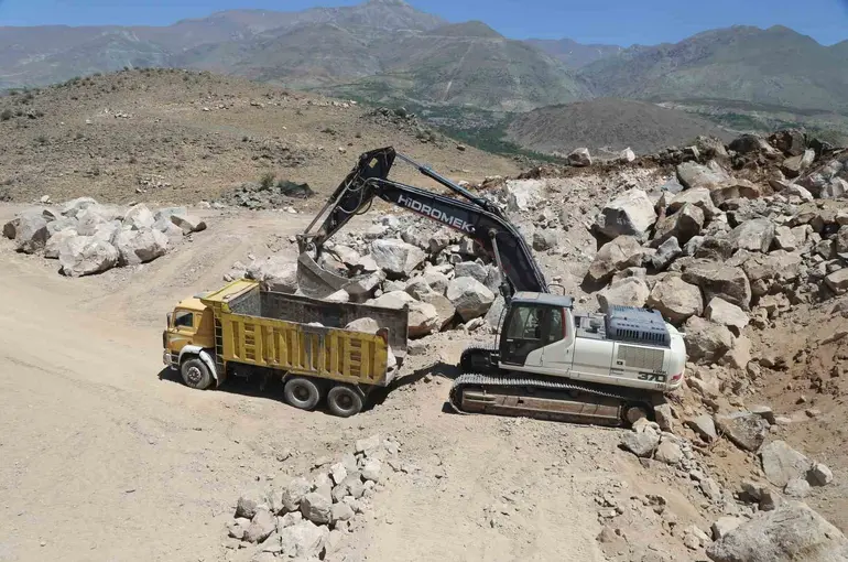 Bir asır dayanıklı andezit taşı
