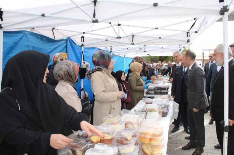 Bir ilçe 7 yıldır yatağa bağımlı olan Sefa için seferber oldı
