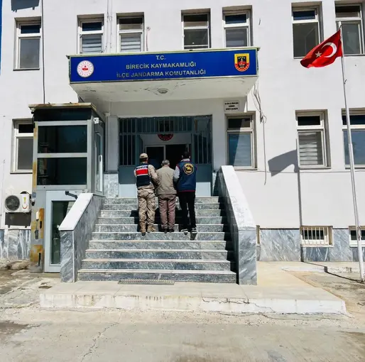 Birecik’te aranan 2 şahıs yakalandı
