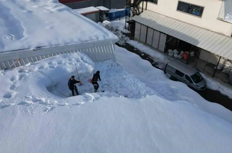 Bitlis’te tekstilciler kar yüzünden güneş panellerini kullanamıyor
