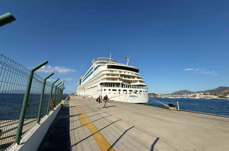 Bodrum’a 2 bin 243 yolcuyla geldi
