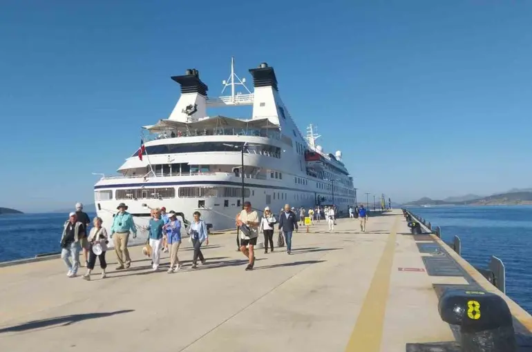 Bodrum’a 274 yolcusuyla geldi
