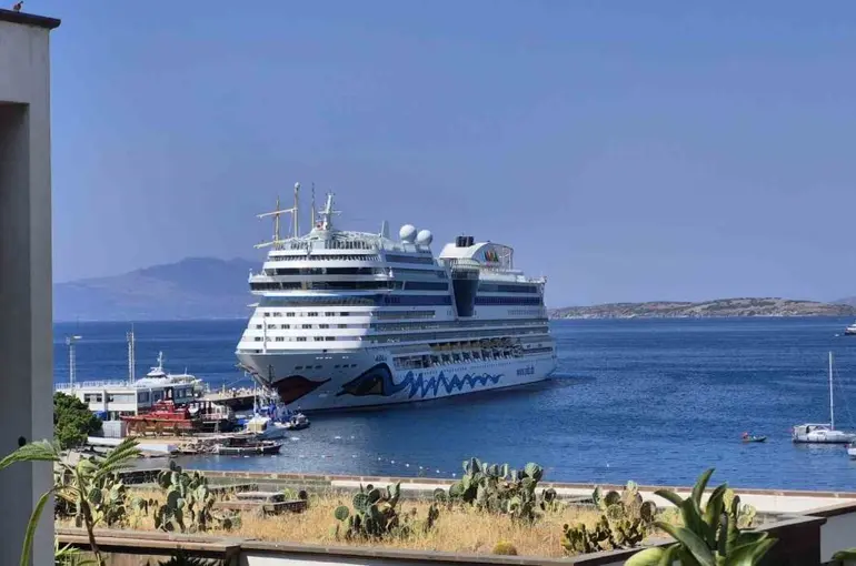 Bodrum’a 3 gemiyle 2 bin 761 turist geldi

