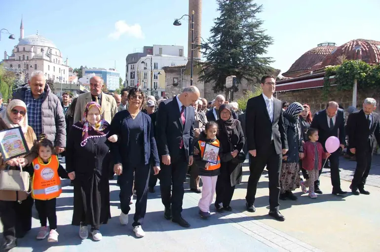 Bolu’da 1 Ekim Dünya Yaşlılar Günü için farkındalık yürüyüşü düzenlendi
