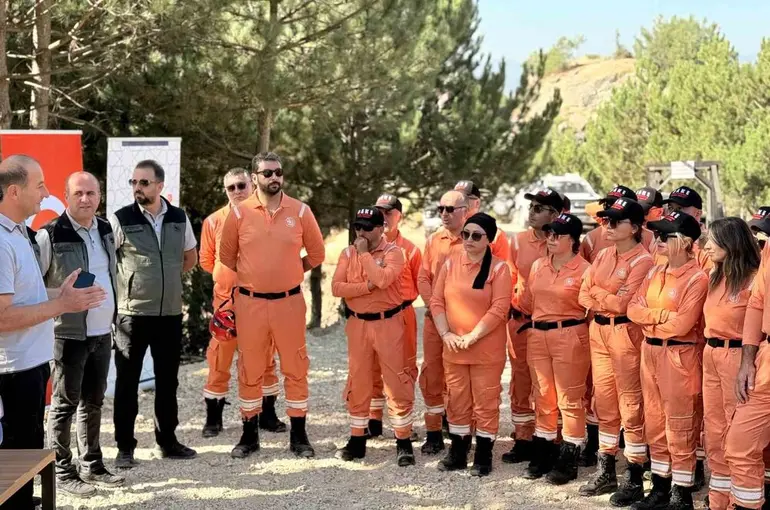 Bolu’da arama kurtarma derneklerine orman yangını eğitimi verildi
