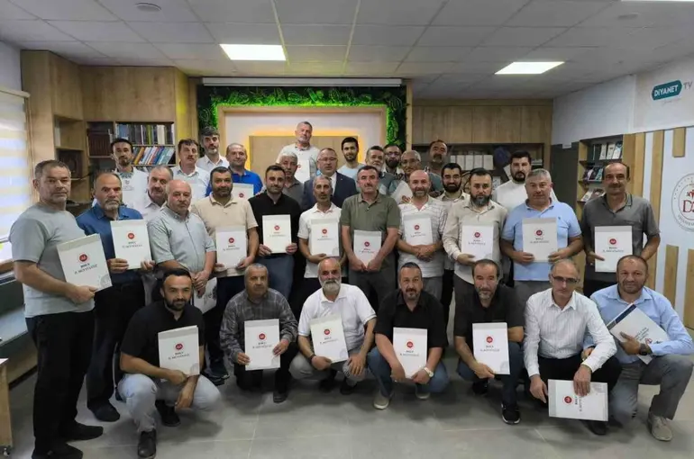 Bolu’da gönüllü din görevlilerine başarı belgesi
