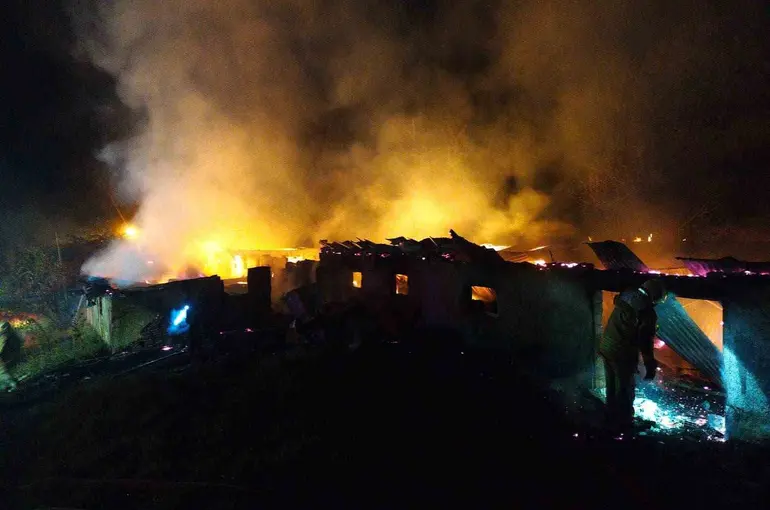Bolu’da saman dolu kümes alev alev yandı
