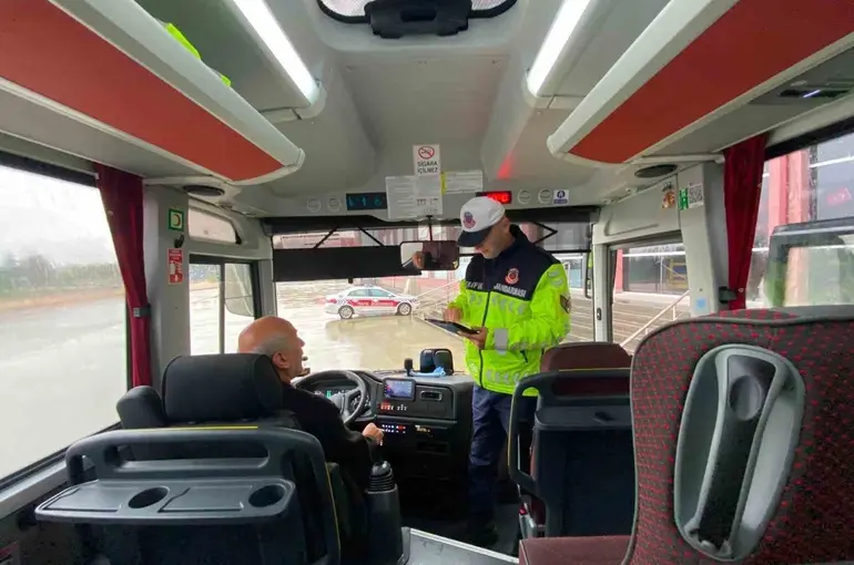 Bolu’da trafik denetimlerinde 3 milyon 19 bin lira ceza

