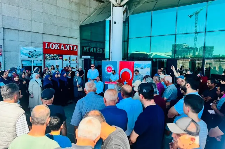 Bolu’dan 25 kişilik umre kafilesi dualarla uğurlandı
