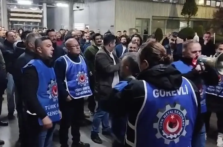 Bosch Fabrikası’nda ışıklı isyan
