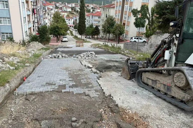 Boyabat’ta bozulan yollar onarılıyor
