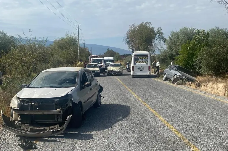 Bozdoğan’da zincirleme trafik kazası: 2 yaralı
