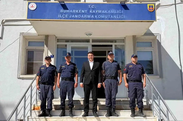 Buharkent Kaymakamı Haydaroğlu, İlçe Jandarma Komutanlığından brifing aldı
