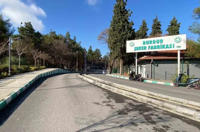 Burdur’da elevatör zincirine elini kaptıran işçi yaralandı
