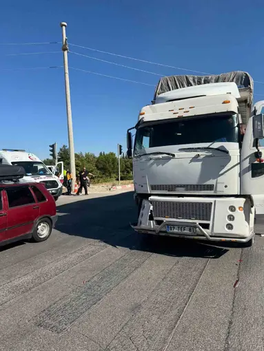 Burdur’da hafif ticari araç ile kamyon çarpıştı: 4 yaralı
