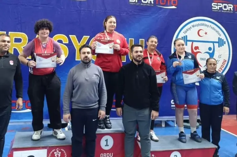 Burdurlu genç halterci, Türkiye ikincisi oldu
