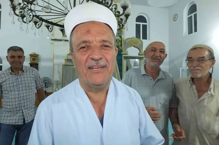 Burhaniye de imam dayanışması devam ediyor
