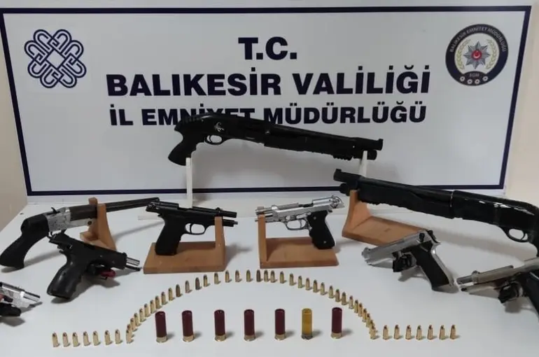 Burhaniye polisi suçlulara göz açtırmıyor
